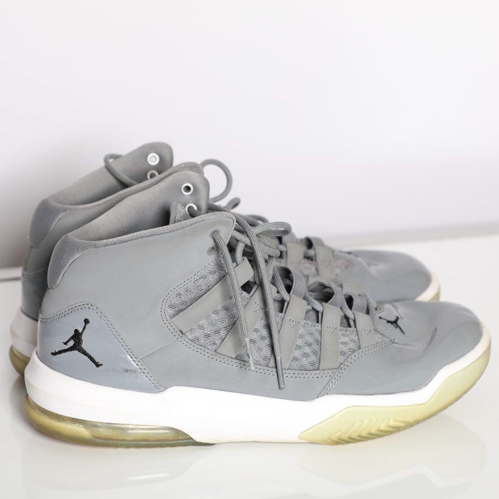 Nike Men's Basketball Shoe